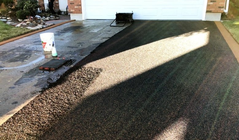 installing-rubber-stone-driveway